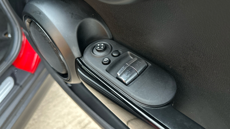 MINI Hatchback 135kW Cooper S Level 3 33kWh 3dr Auto Electric Hatchback